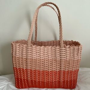 Recycled Plastic Straw Ombré Striped Beach/Pool Bag EUC